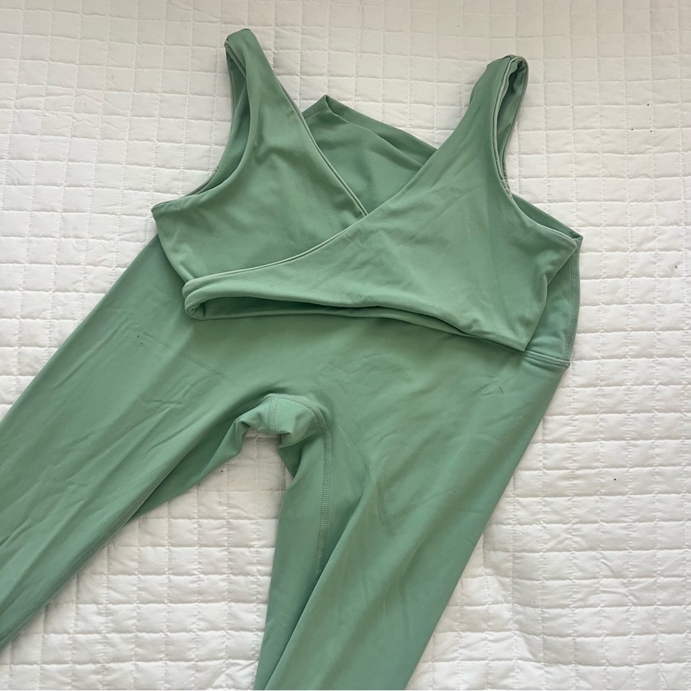 SET™ Sage Green Active Leggings - Small Top Medium Bottoms - Picture 2 of 4